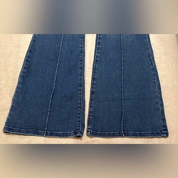 Like New! ModCloth Retro High Rise Flare Jeans with Embroidered Flowers. Size M. - Picture 7 of 12